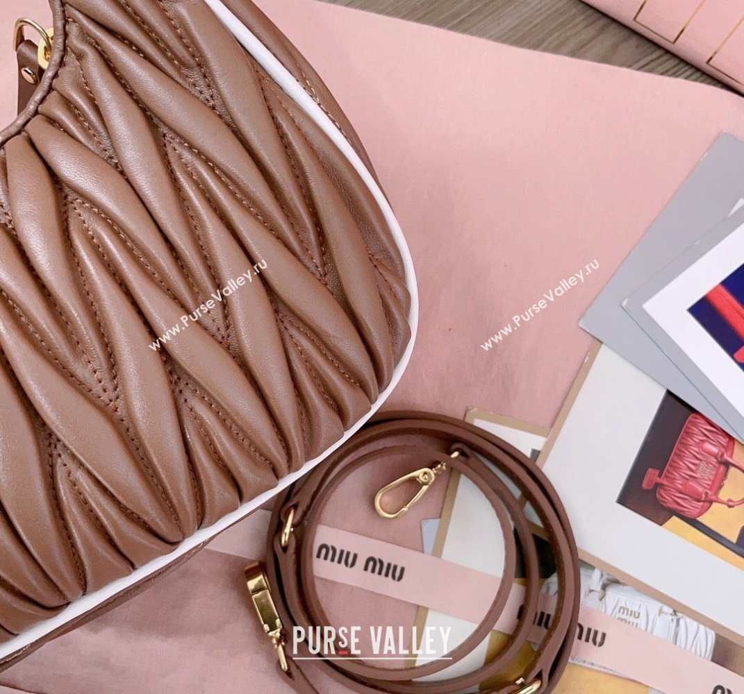 Miu Miu Wander Matelasse Nappa Leather Hobo Mini bag with Contrasting Trim 5BC125 Cognac Brown 2025 (JD-250407124)