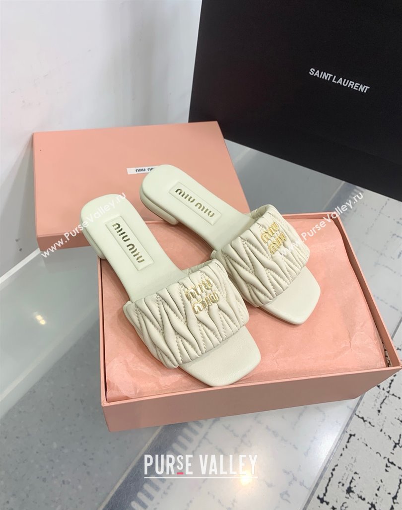 Miu Miu Matelasse Nappa Leather Flat Slides Sandal White 2025 5XX605 (KER-250426075)
