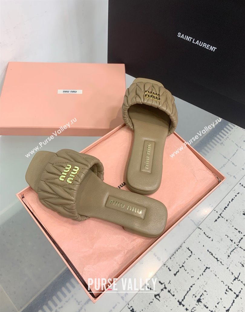 Miu Miu Matelasse Nappa Leather Flat Slides Sandal Khaki 2025 5XX605 (KER-250426078)