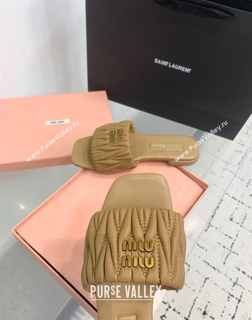 Miu Miu Matelasse Nappa Leather Flat Slides Sandal Light Brown 2025 5XX605 (KER-250426079)