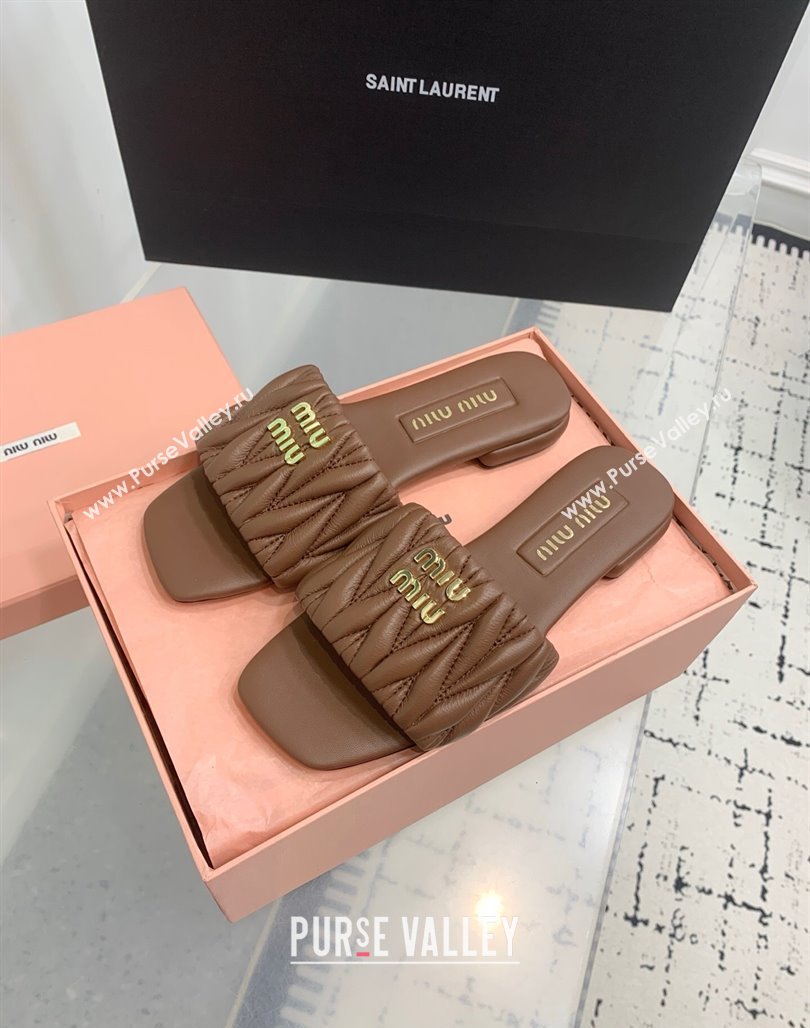Miu Miu Matelasse Nappa Leather Flat Slides Sandal Brown2 2025 5XX605 (KER-250426080)