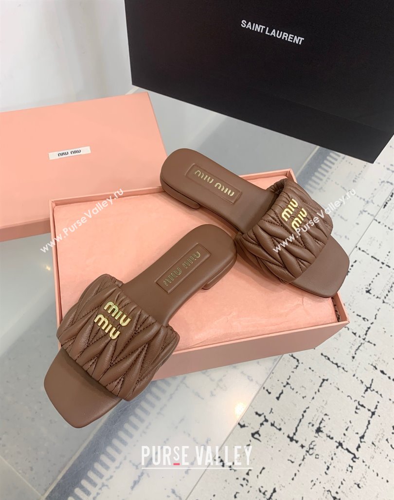 Miu Miu Matelasse Nappa Leather Flat Slides Sandal Brown2 2025 5XX605 (KER-250426080)
