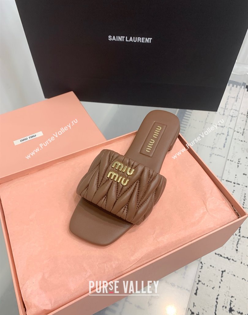 Miu Miu Matelasse Nappa Leather Flat Slides Sandal Brown2 2025 5XX605 (KER-250426080)