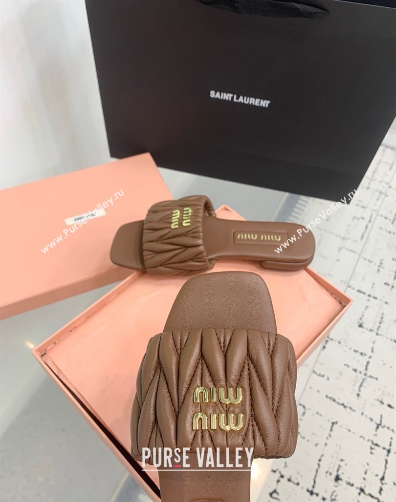 Miu Miu Matelasse Nappa Leather Flat Slides Sandal Brown2 2025 5XX605 (KER-250426080)