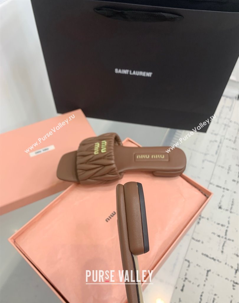 Miu Miu Matelasse Nappa Leather Flat Slides Sandal Brown2 2025 5XX605 (KER-250426080)