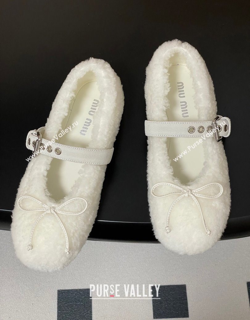 Miu Miu Shearling Ballerinas Flat with Buckle Strap White 2025 5F272E (MD-251025049)