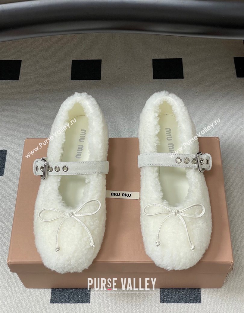 Miu Miu Shearling Ballerinas Flat with Buckle Strap White 2025 5F272E (MD-251025049)