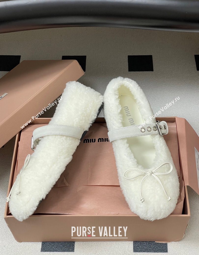 Miu Miu Shearling Ballerinas Flat with Buckle Strap White 2025 5F272E (MD-251025049)