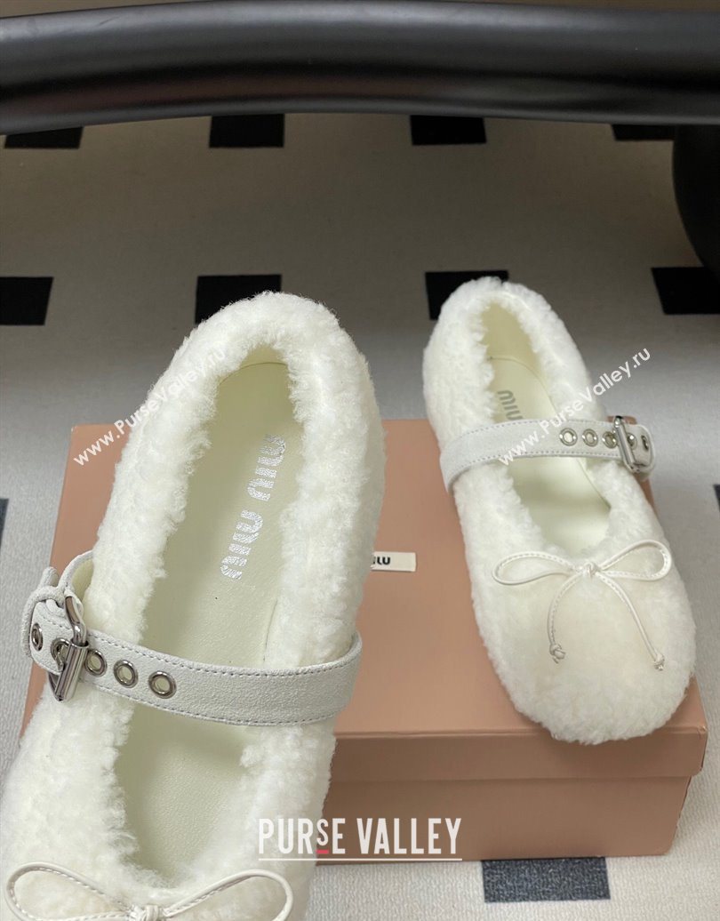 Miu Miu Shearling Ballerinas Flat with Buckle Strap White 2025 5F272E (MD-251025049)