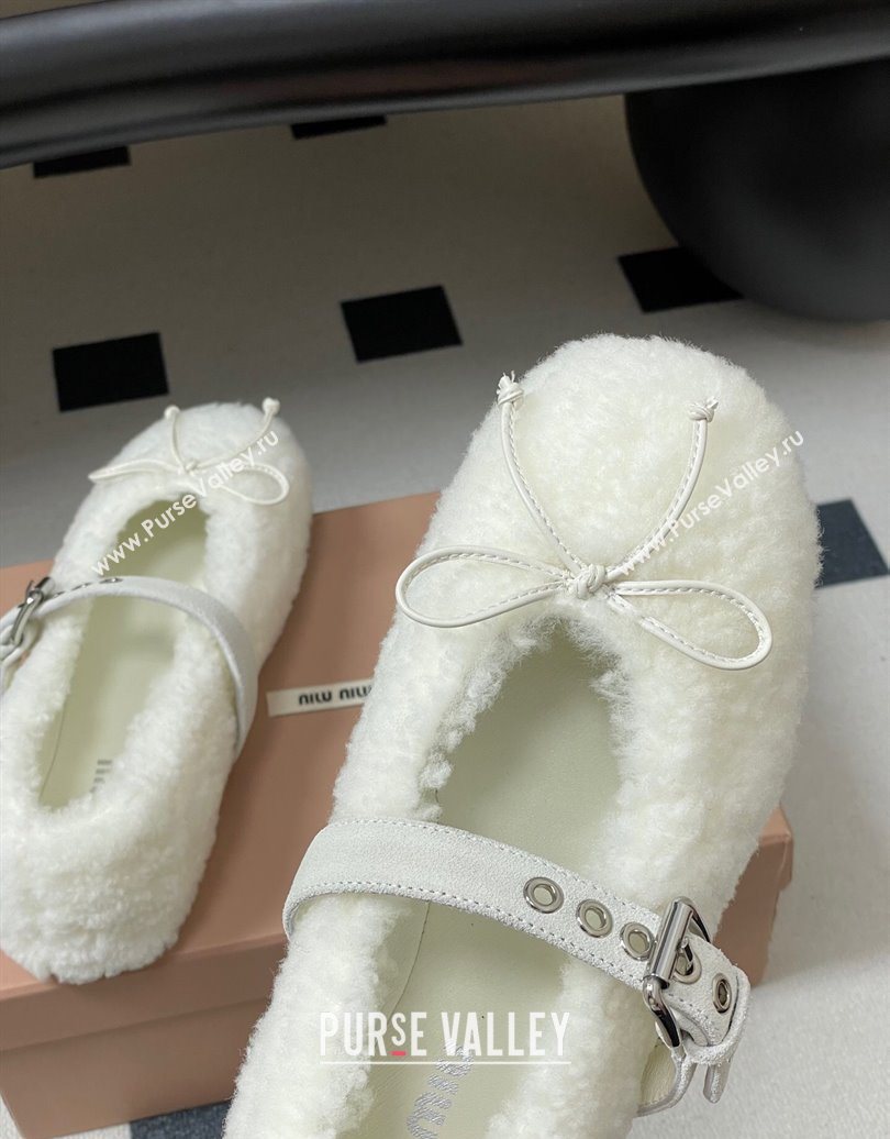 Miu Miu Shearling Ballerinas Flat with Buckle Strap White 2025 5F272E (MD-251025049)