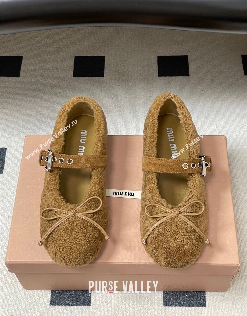 Miu Miu Shearling Ballerinas Flat with Buckle Strap Brown 2025 5F272E (MD-251025050)