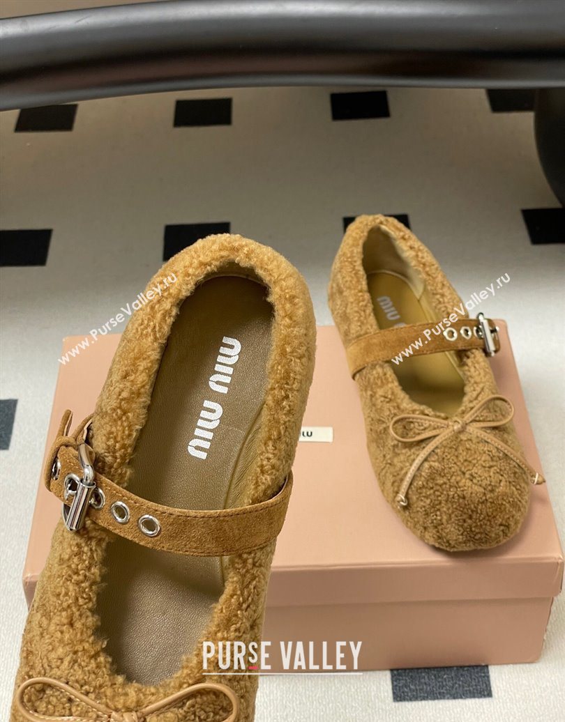 Miu Miu Shearling Ballerinas Flat with Buckle Strap Brown 2025 5F272E (MD-251025050)