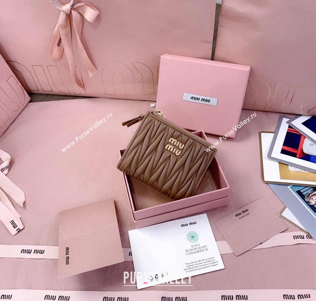 Miu Miu Matelasse Nappa Leather Pocket Wallet Brown 2026 5MV017 (JD-260120066)