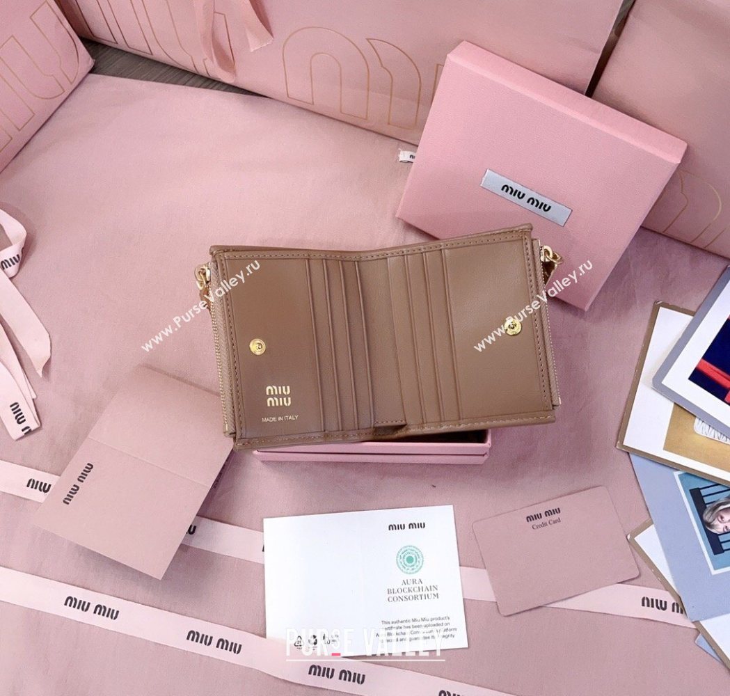 Miu Miu Matelasse Nappa Leather Pocket Wallet Brown 2026 5MV017 (JD-260120066)
