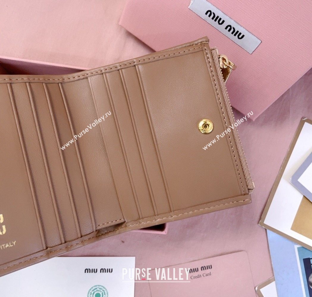 Miu Miu Matelasse Nappa Leather Pocket Wallet Brown 2026 5MV017 (JD-260120066)