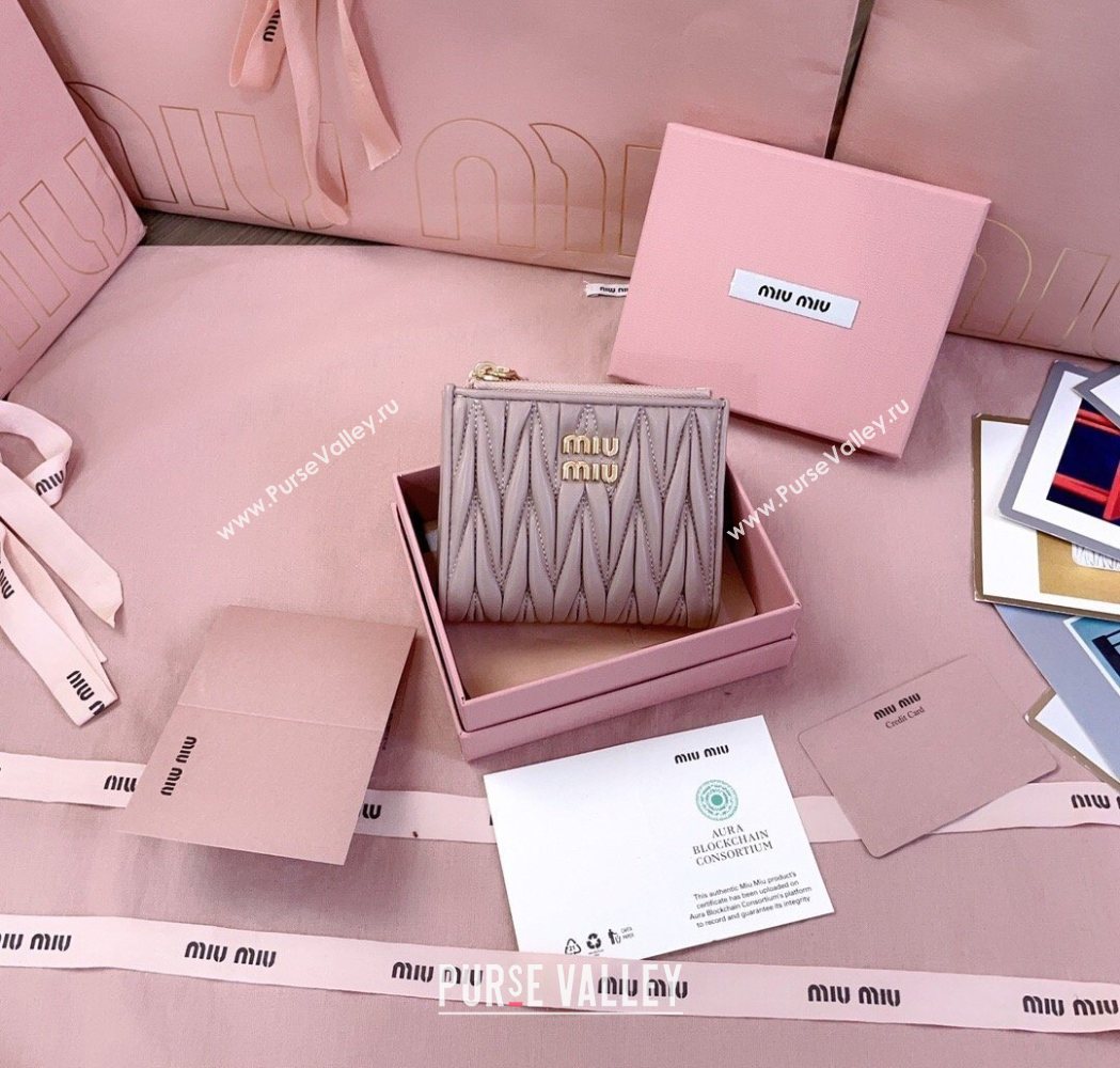 Miu Miu Matelasse Nappa Leather Pocket Wallet Powder Pink 2026 5MV017 (JD-260120068)