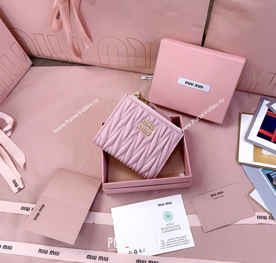 Miu Miu Matelasse Nappa Leather Pocket Wallet Alabaster Pink 2026 5MV017 (JD-260120070)