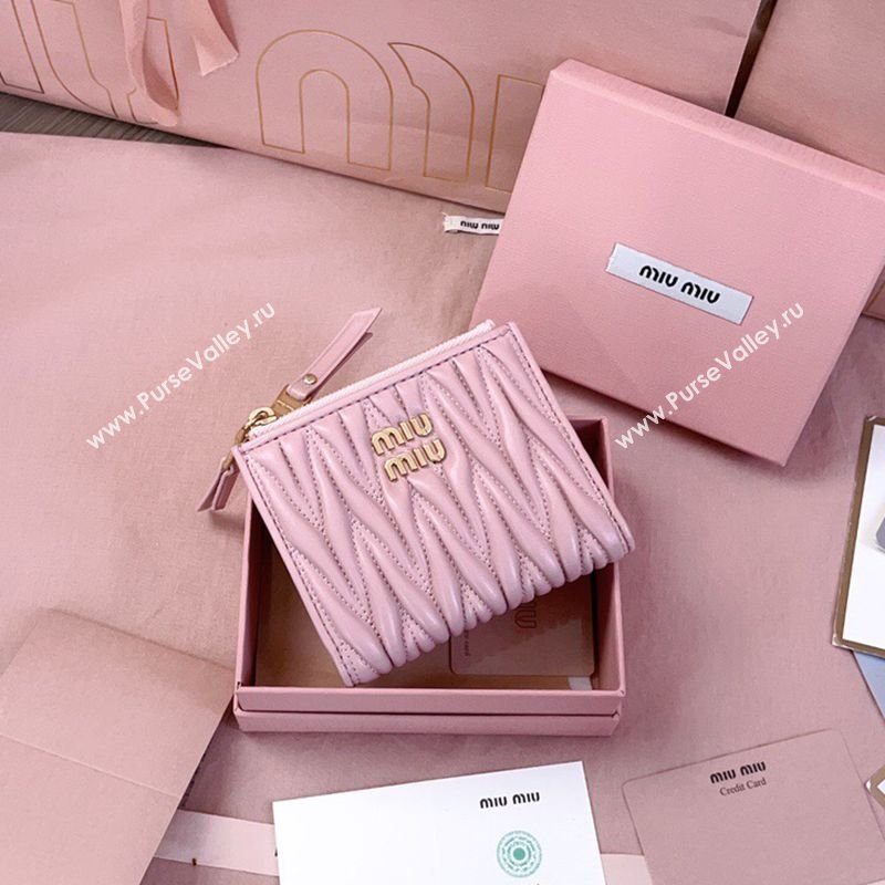 Miu Miu Matelasse Nappa Leather Pocket Wallet Alabaster Pink 2026 5MV017 (JD-260120070)