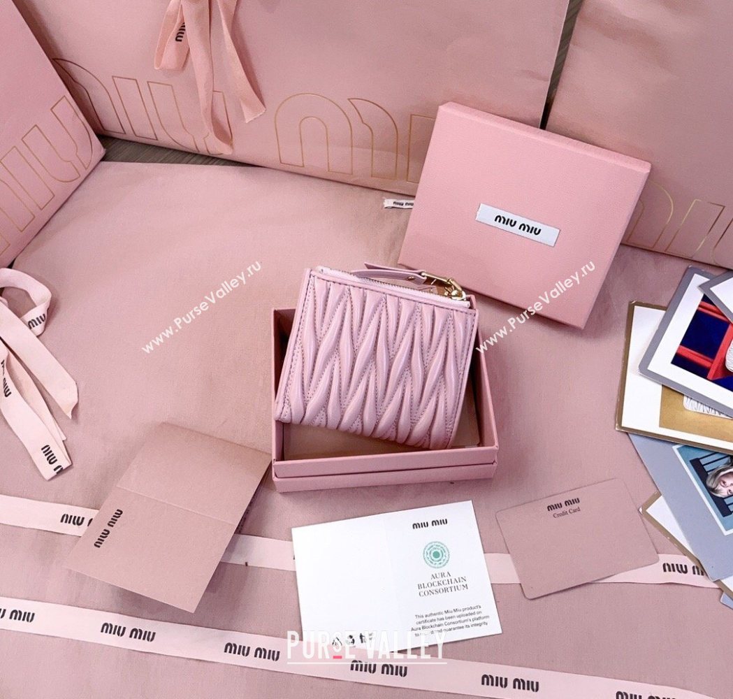 Miu Miu Matelasse Nappa Leather Pocket Wallet Alabaster Pink 2026 5MV017 (JD-260120070)