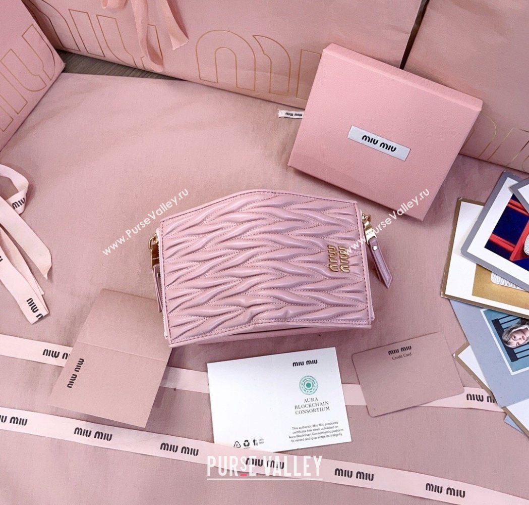 Miu Miu Matelasse Nappa Leather Pocket Wallet Alabaster Pink 2026 5MV017 (JD-260120070)