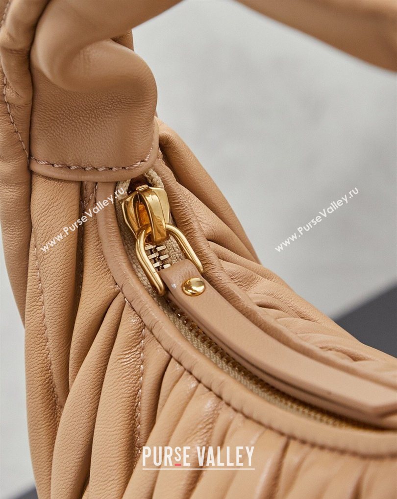 Miu Miu Wander Matelasse Nappa Leather Hobo Mini bag 5BC125 Sand Yellow 2026 0407 (MHUI-260407037)