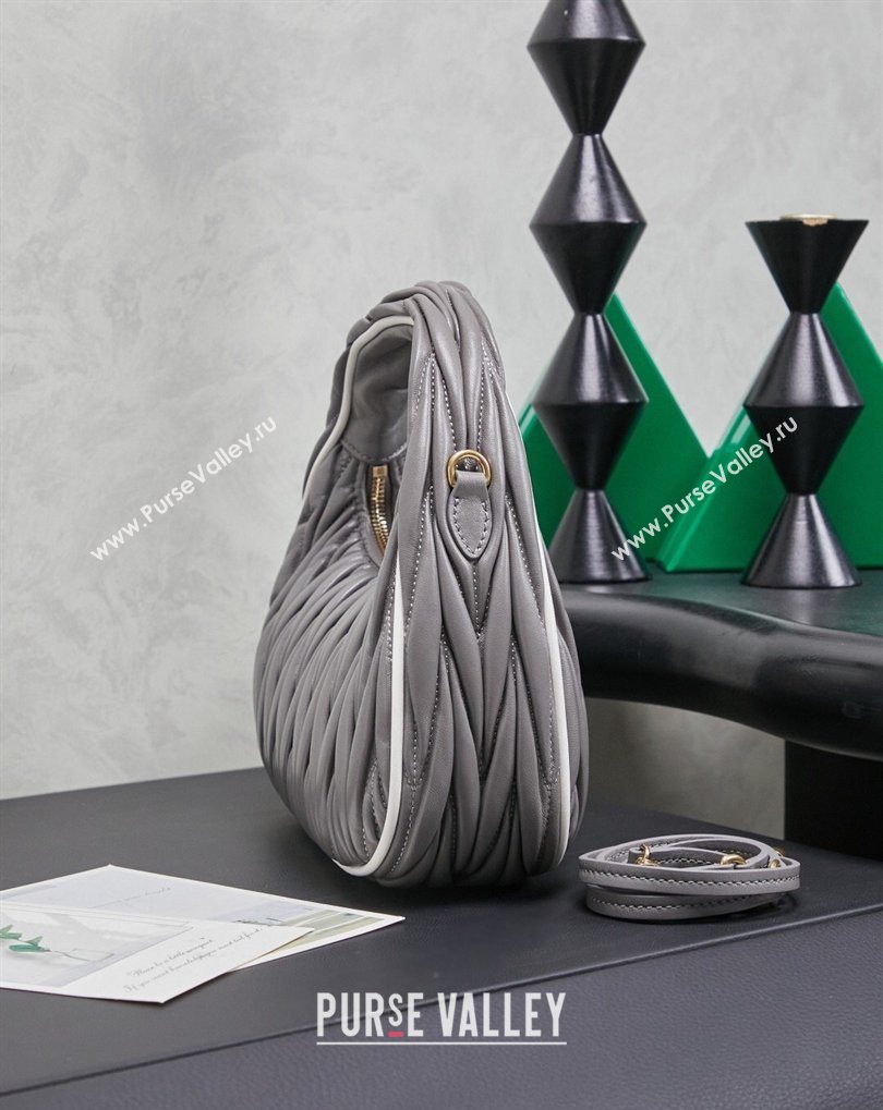 Miu Miu Wander Matelasse Nappa Leather Hobo Mini bag with Contrasting Trim 5BC125 Grey 2026 (MHUI-260407026)