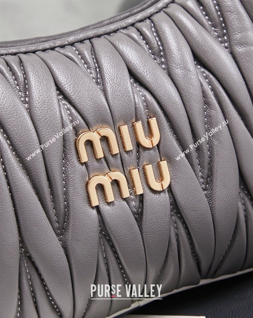 Miu Miu Wander Matelasse Nappa Leather Hobo Mini bag with Contrasting Trim 5BC125 Grey 2026 (MHUI-260407026)