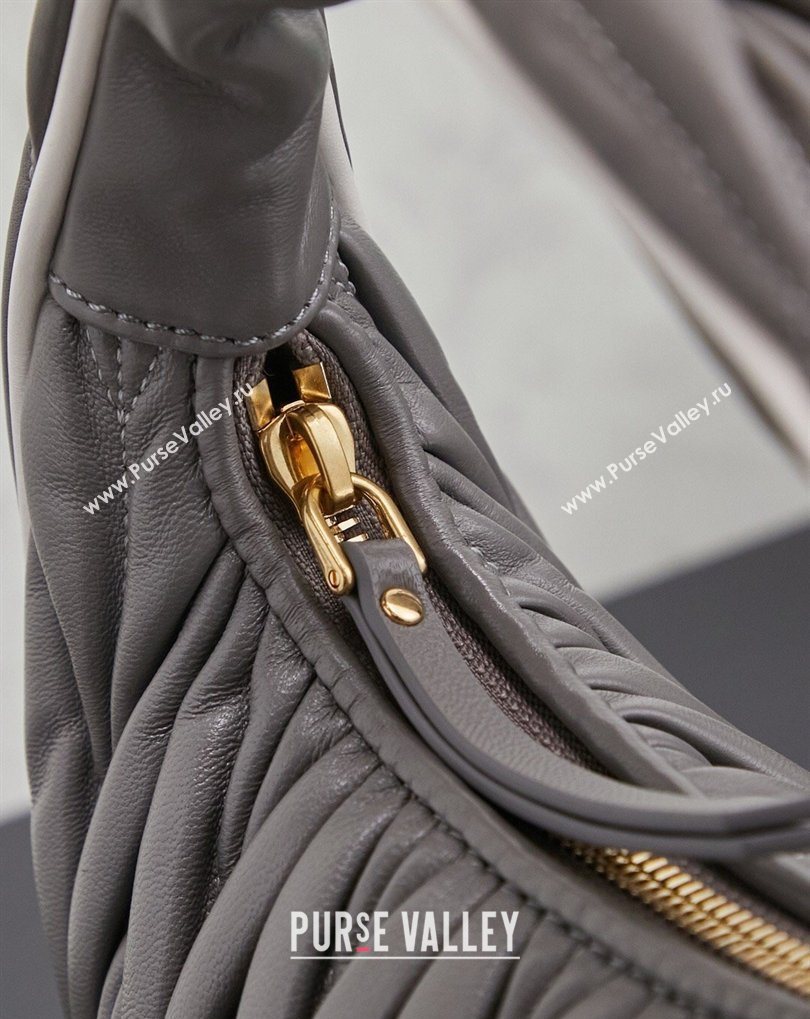 Miu Miu Wander Matelasse Nappa Leather Hobo Mini bag with Contrasting Trim 5BC125 Grey 2026 (MHUI-260407026)