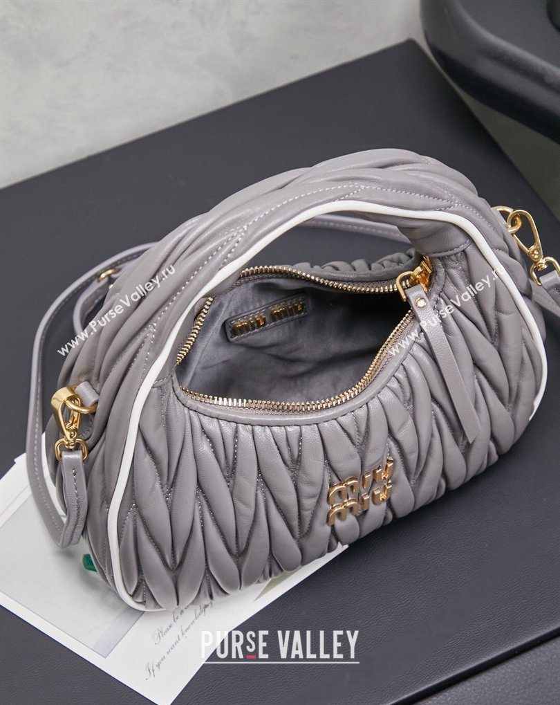 Miu Miu Wander Matelasse Nappa Leather Hobo Mini bag with Contrasting Trim 5BC125 Grey 2026 (MHUI-260407026)