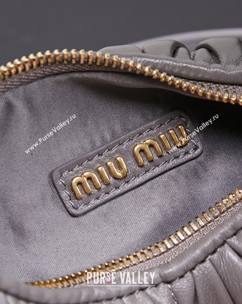 Miu Miu Wander Matelasse Nappa Leather Hobo Mini bag with Contrasting Trim 5BC125 Grey 2026 (MHUI-260407026)
