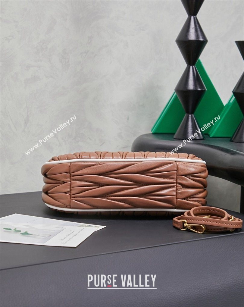 Miu Miu Wander Matelasse Nappa Leather Hobo Mini bag with Contrasting Trim 5BC125 Brown 2026 (MHUI-260407027)