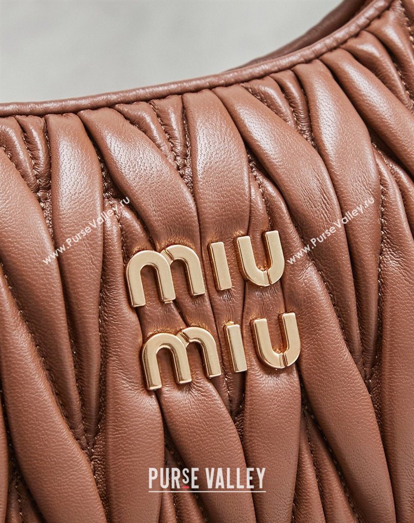 Miu Miu Wander Matelasse Nappa Leather Hobo Mini bag with Contrasting Trim 5BC125 Brown 2026 (MHUI-260407027)