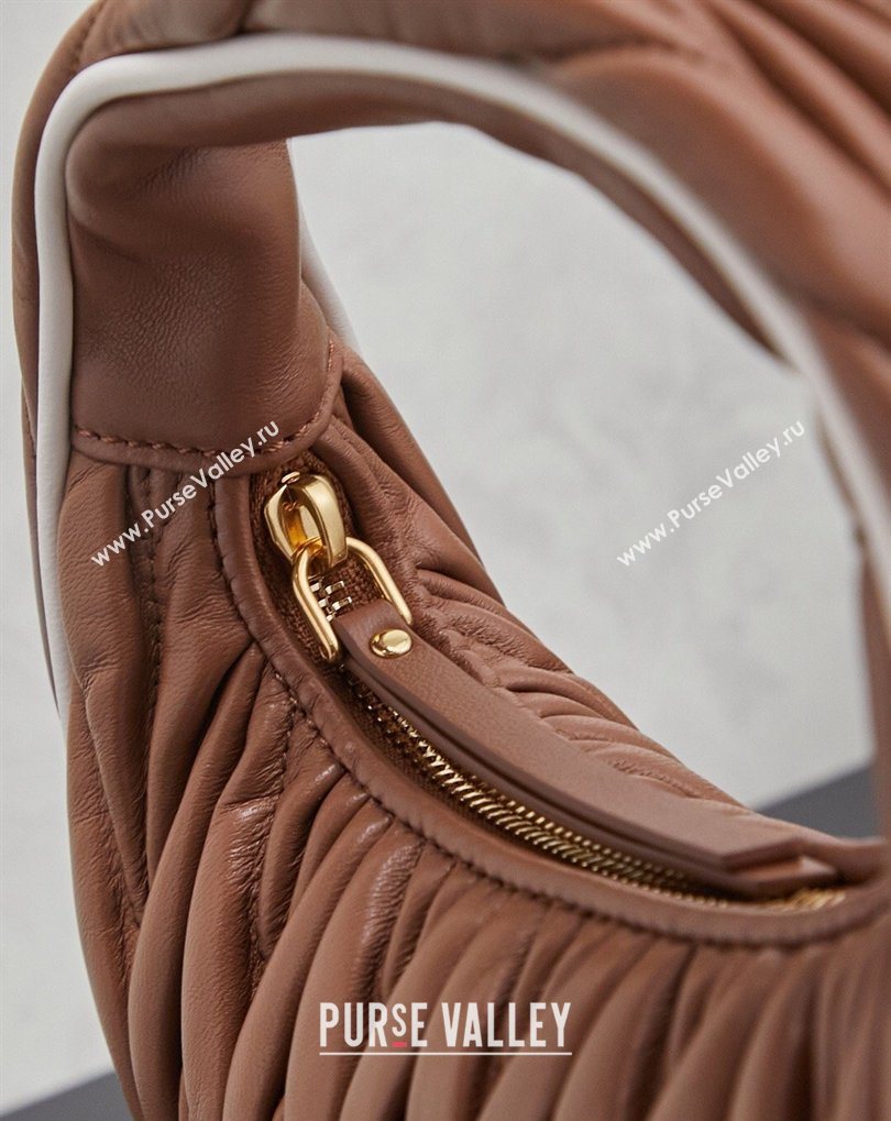 Miu Miu Wander Matelasse Nappa Leather Hobo Mini bag with Contrasting Trim 5BC125 Brown 2026 (MHUI-260407027)