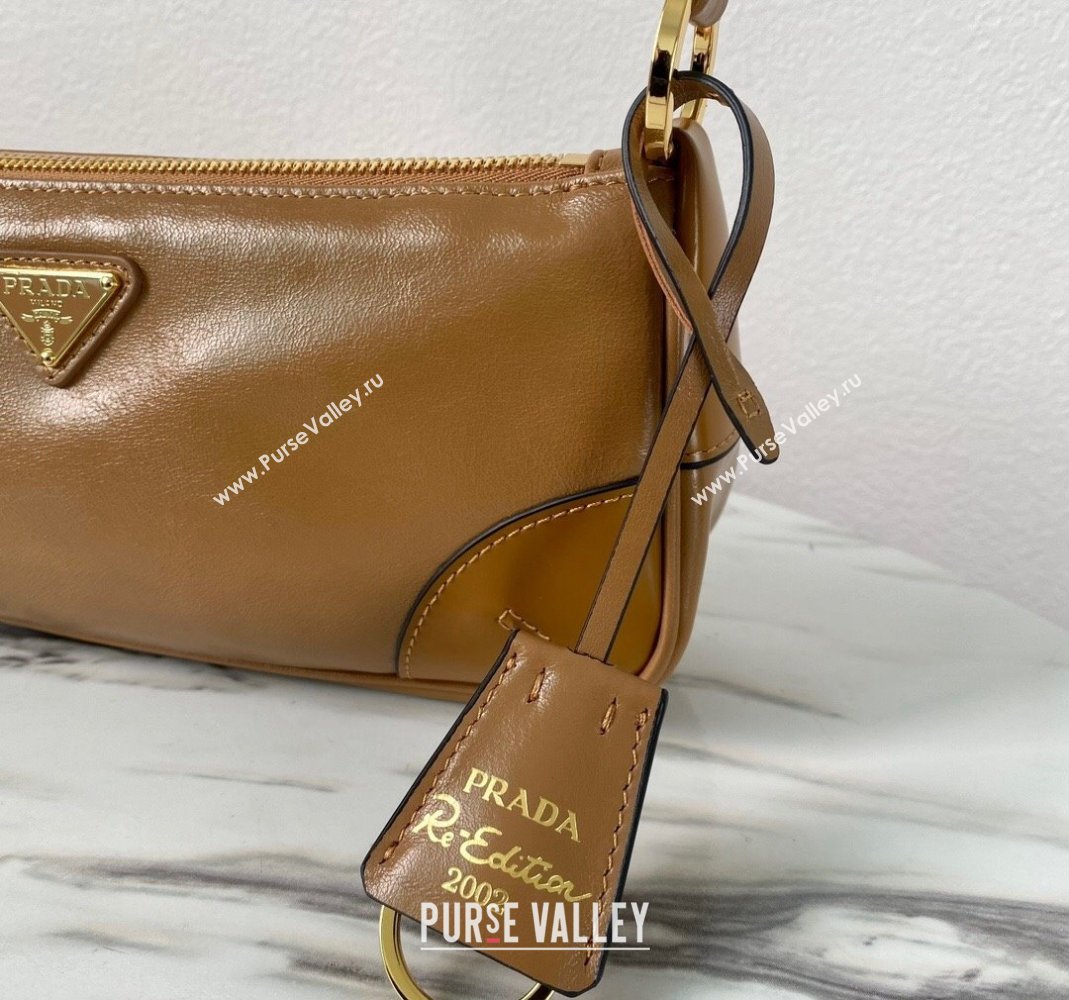 Prada Re-Edition 2002 small shiny leather shoulder bag 1BC201 Brown 2024 (YZ-240220021)