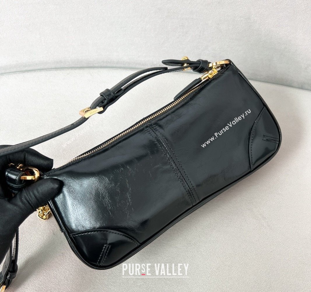 Prada Re-Edition 2002 medium leather shoulder bag Black 1BC221 2024 (YZ-240312115)
