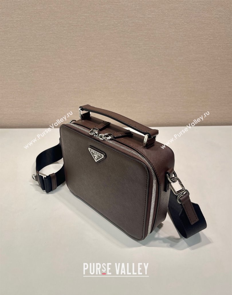 Prada Mens Medium Prada Brique Saffiano leather top handle bag Coffee Brown 2024 2VH069 (YZ-241031044)