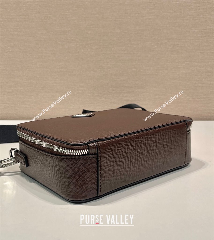 Prada Mens Medium Prada Brique Saffiano leather top handle bag Coffee Brown 2024 2VH069 (YZ-241031044)