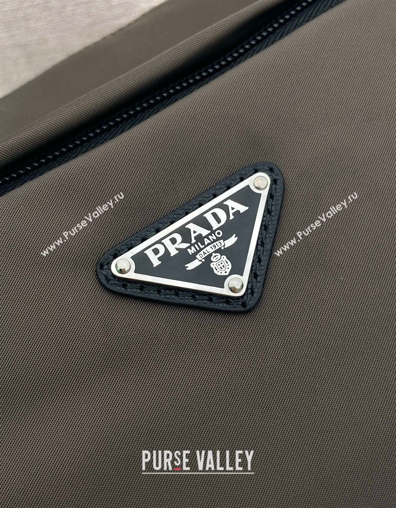 Prada Mens Medium Re-Nylon and Saffiano leather shoulder bag Forest Green 2025 2VH192 (YZ-250626099)
