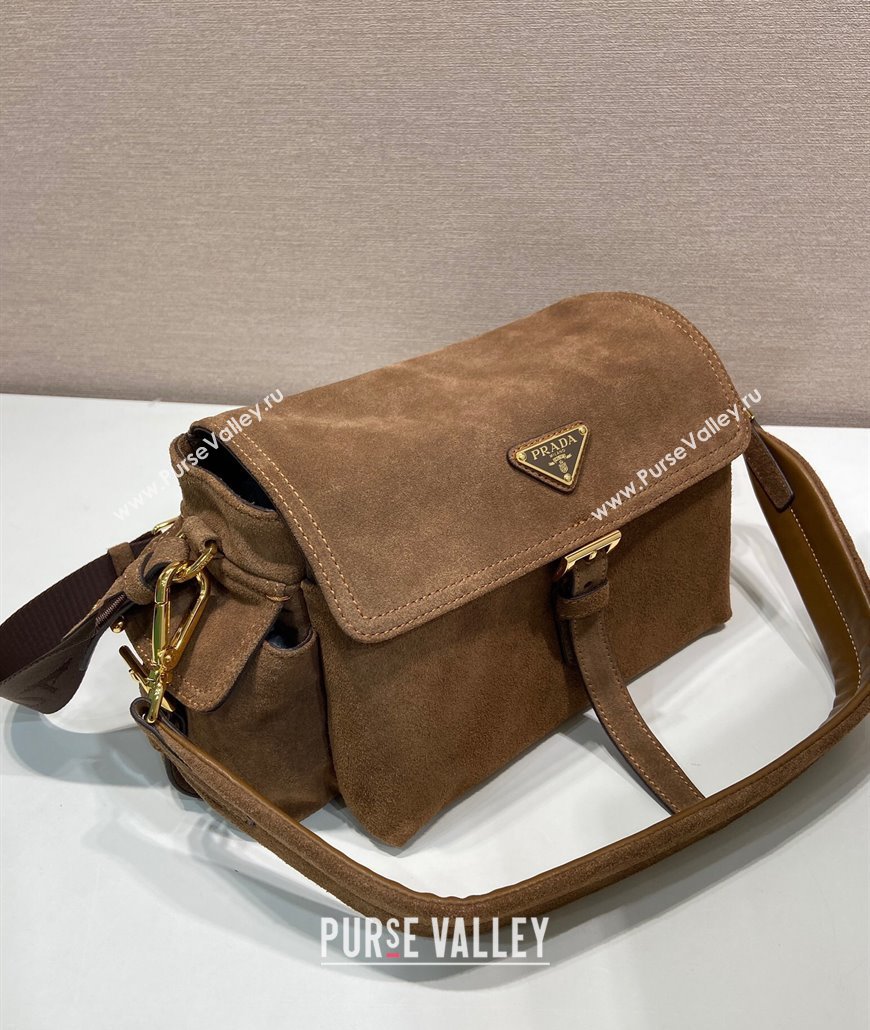Prada Explore medium suede shoulder bag with flap Cocoa Brown 2025 1BD394 (YZ-250808051)