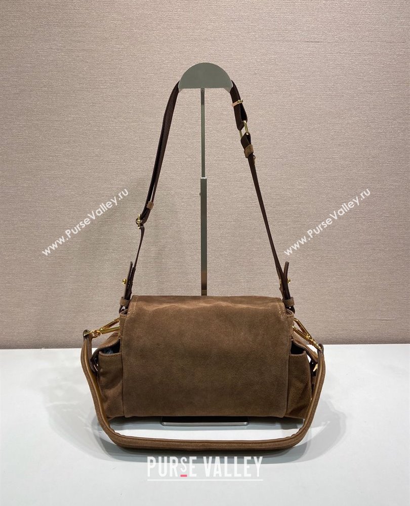 Prada Explore medium suede shoulder bag with flap Cocoa Brown 2025 1BD394 (YZ-250808051)