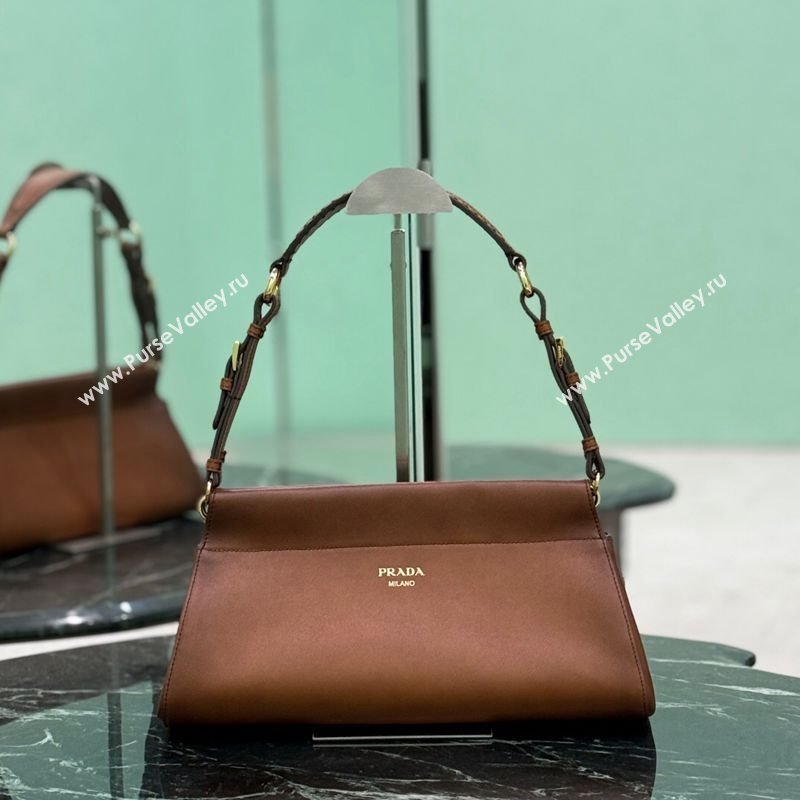 Prada Enchaîne medium leather bag Cognac Brown 2025 1BC262 (YZ-250927031)