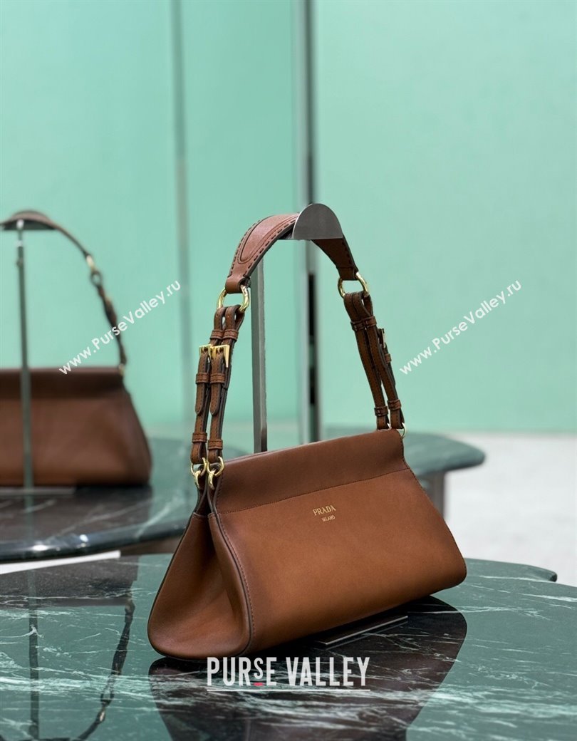 Prada Enchaîne medium leather bag Cognac Brown 2025 1BC262 (YZ-250927031)