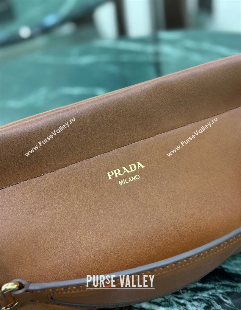 Prada Enchaîne medium leather bag Cognac Brown 2025 1BC262 (YZ-250927031)