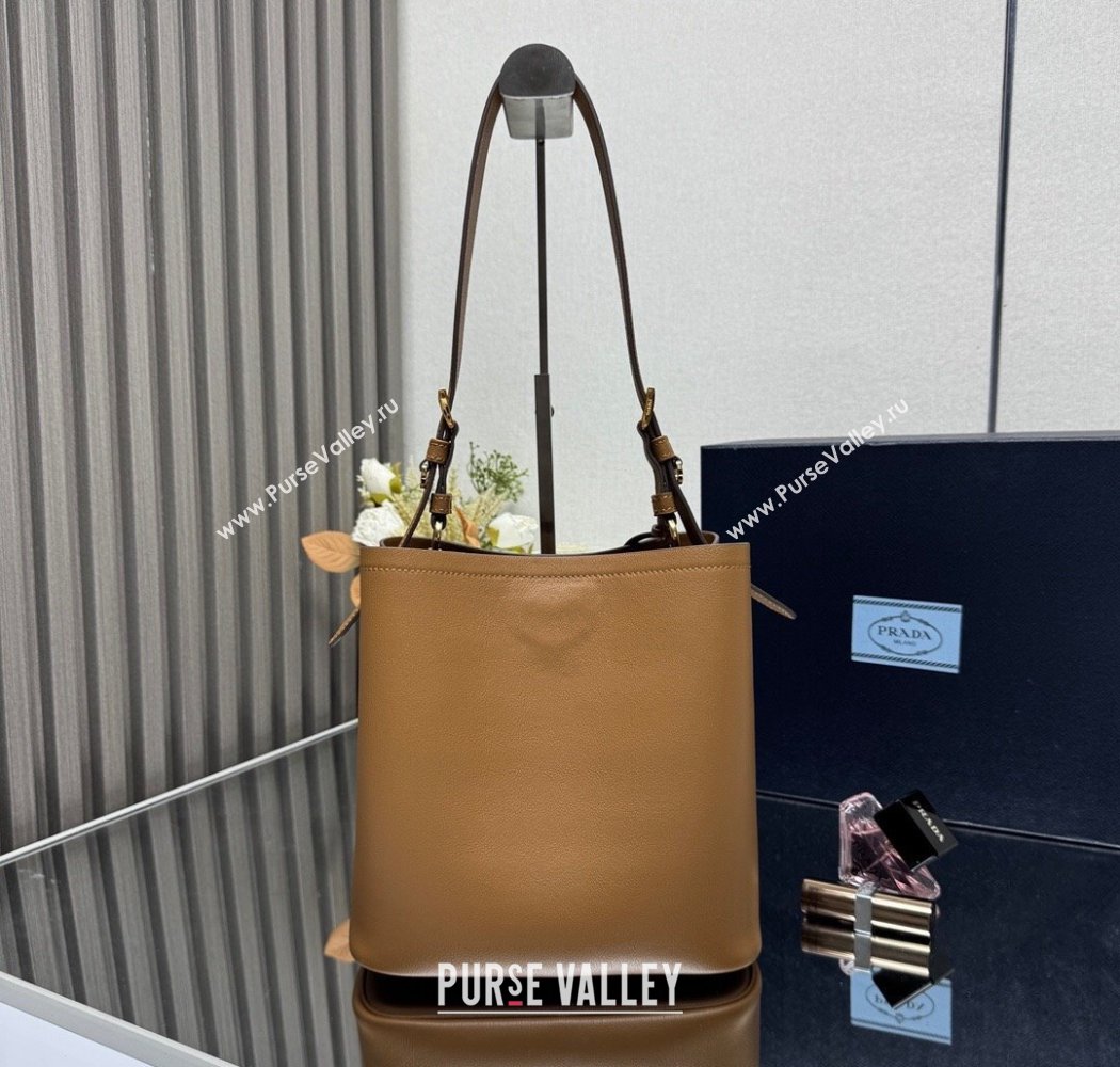 Prada Medium leather bucket bag Caramel Brown 2025 1BE080 (YZ-250927056)