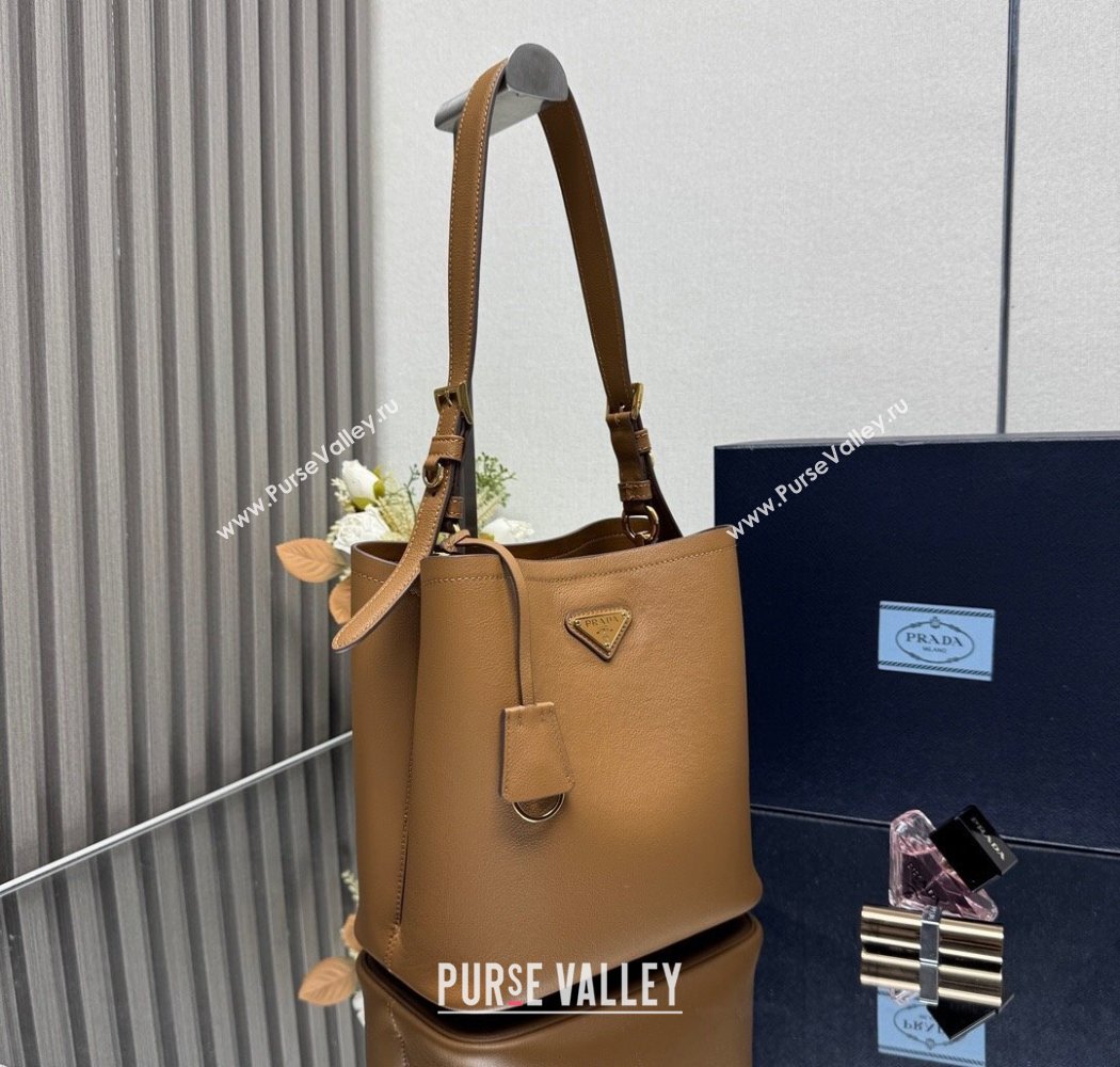 Prada Medium leather bucket bag Caramel Brown 2025 1BE080 (YZ-250927056)