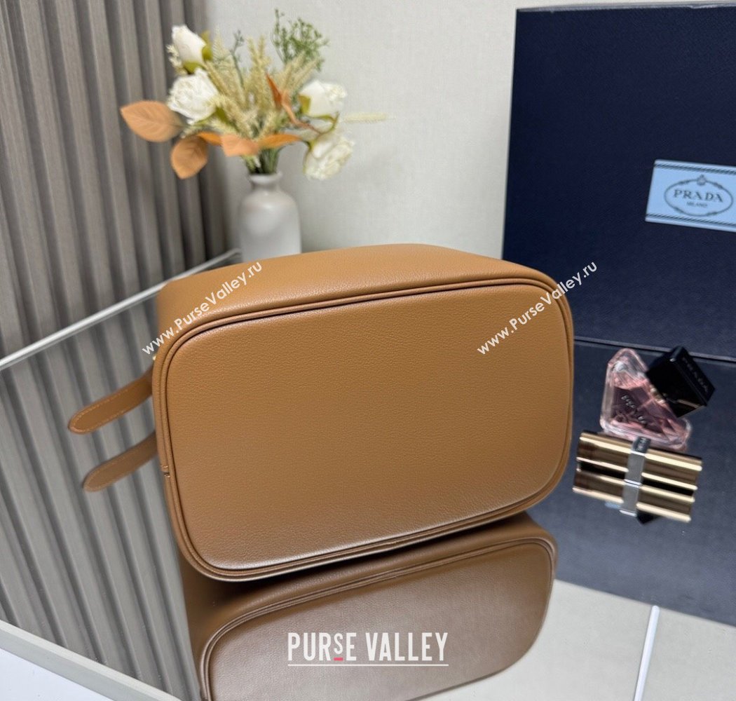 Prada Medium leather bucket bag Caramel Brown 2025 1BE080 (YZ-250927056)