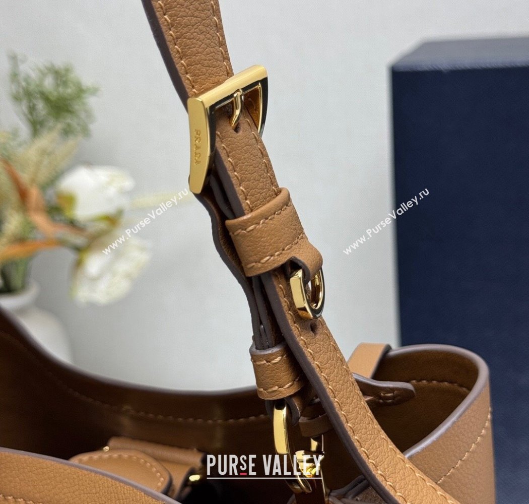 Prada Medium leather bucket bag Caramel Brown 2025 1BE080 (YZ-250927056)