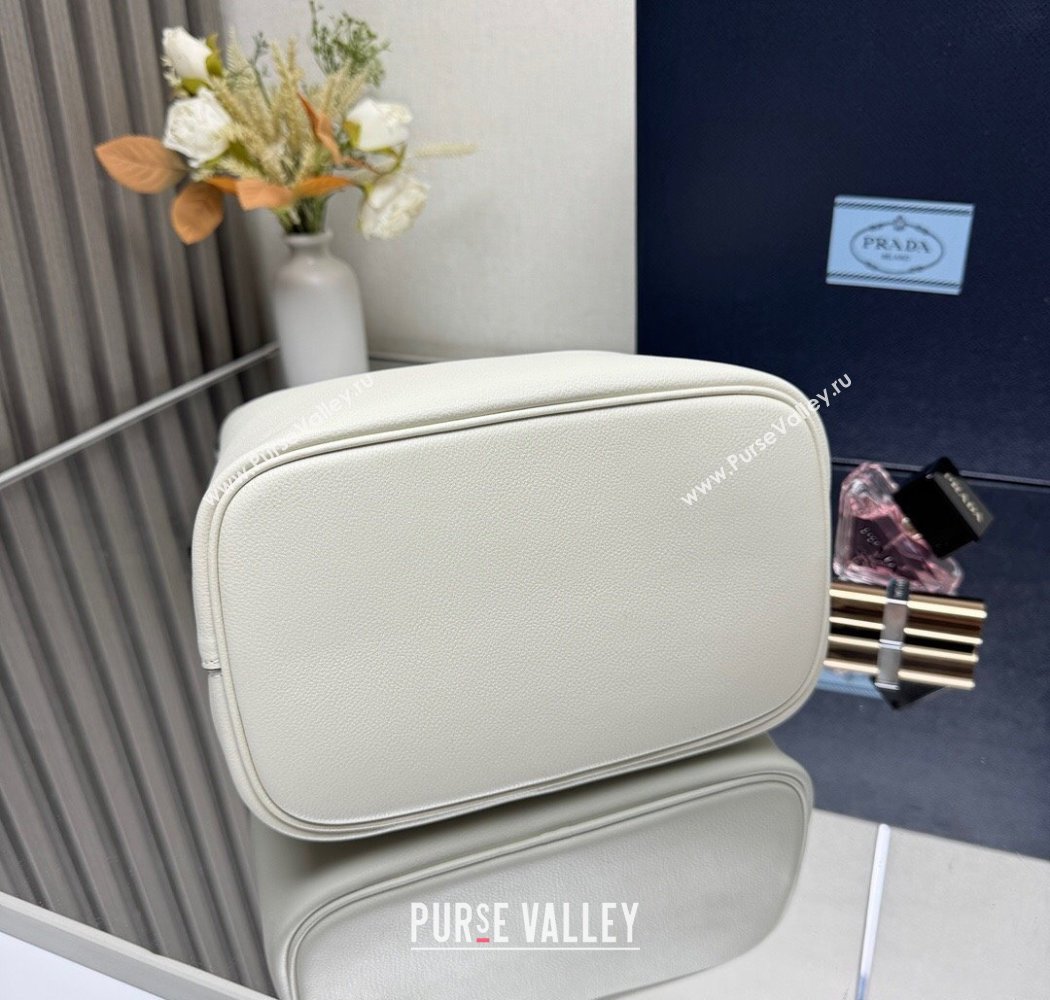 Prada Medium leather bucket bag White 2025 1BE080 (YZ-250927057)