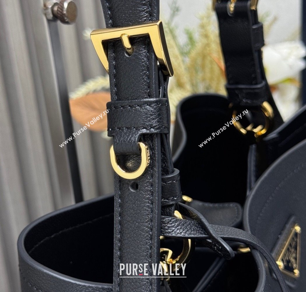 Prada Medium leather bucket bag Black 2025 1BE080 (YZ-250927058)