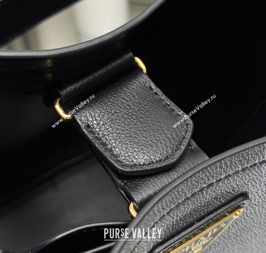 Prada Medium leather bucket bag Black 2025 1BE080 (YZ-250927058)